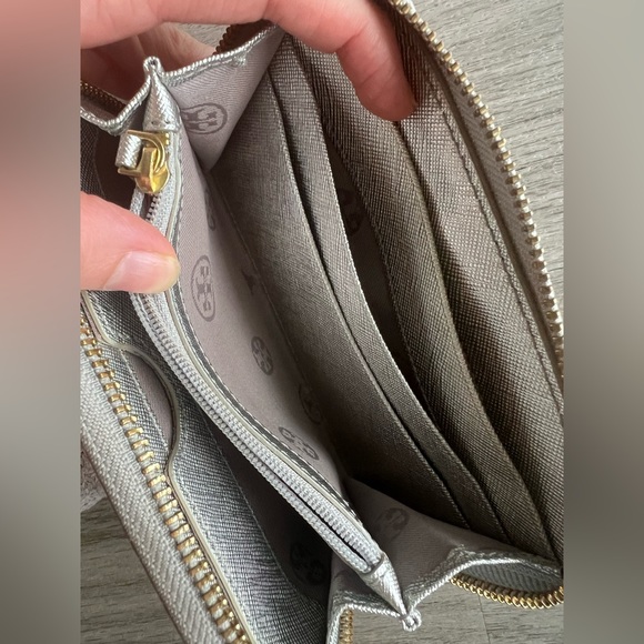 Tory Burch Metallic Silver Wristlet / Wallet with Gold Hardwire - Picture 10 of 13